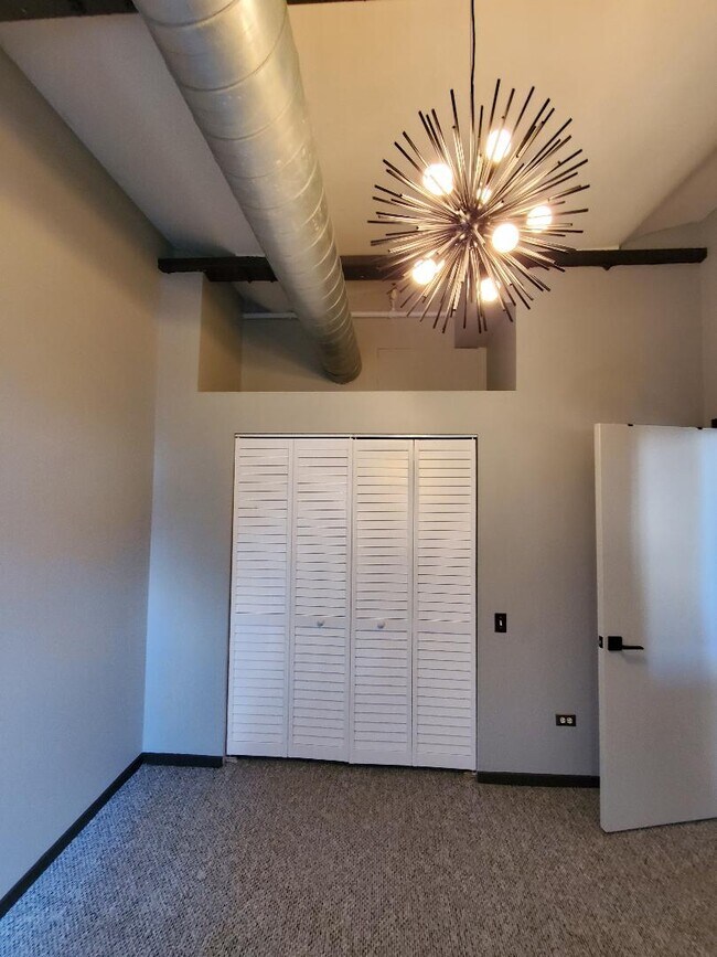 Bedroom - 500 S Clinton St