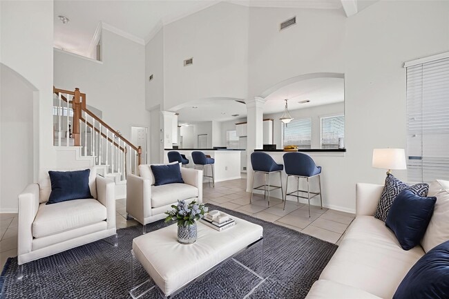 Building Photo - 14914 W Bend Dr