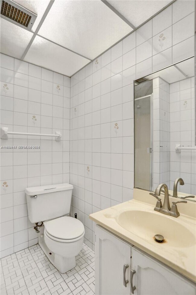 Building Photo - 1201 S Ocean Dr