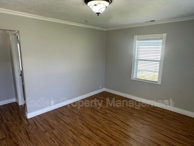 Building Photo - 172 S 200 E