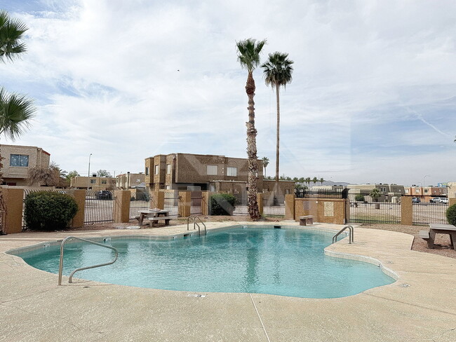 Building Photo - 4514 E Riverside St