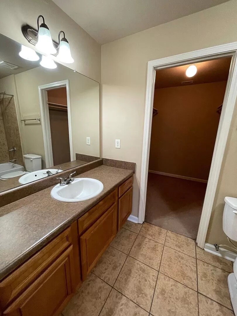 Building Photo - 33 Drews Way