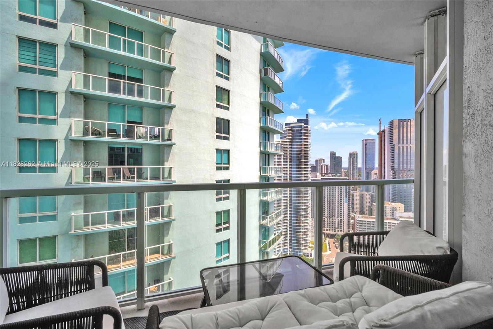 Balcony - 1900 N Bayshore Dr