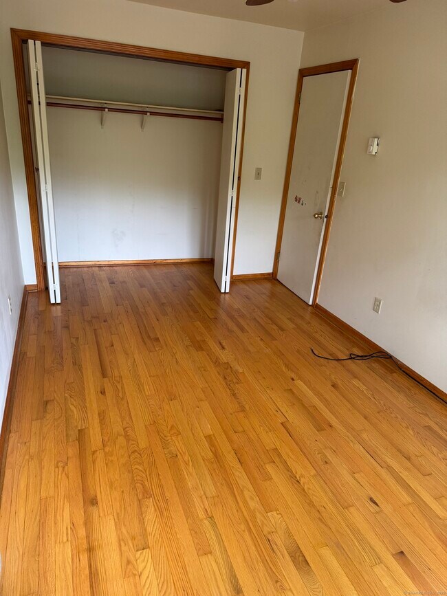 Building Photo - 11 Cove View Dr