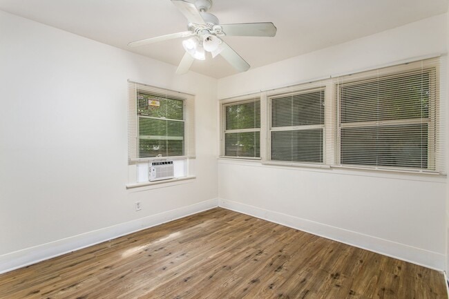 Building Photo - Charming 1-bedroom backhouse in Mentone!