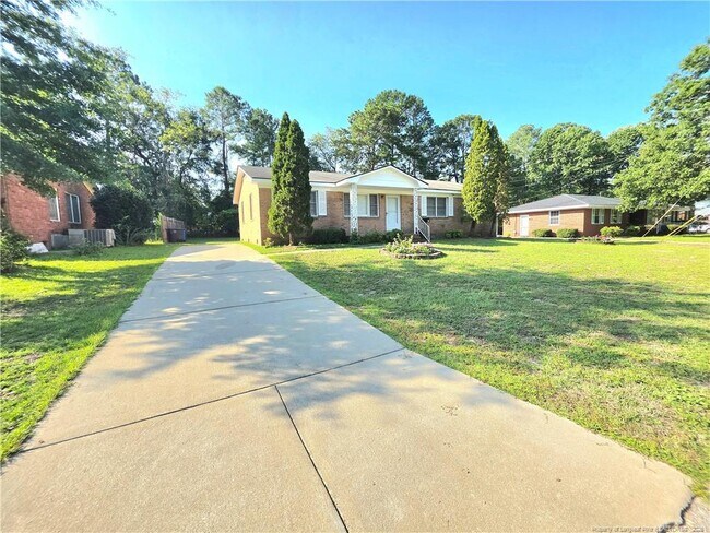 Building Photo - 111 Chloe Dr