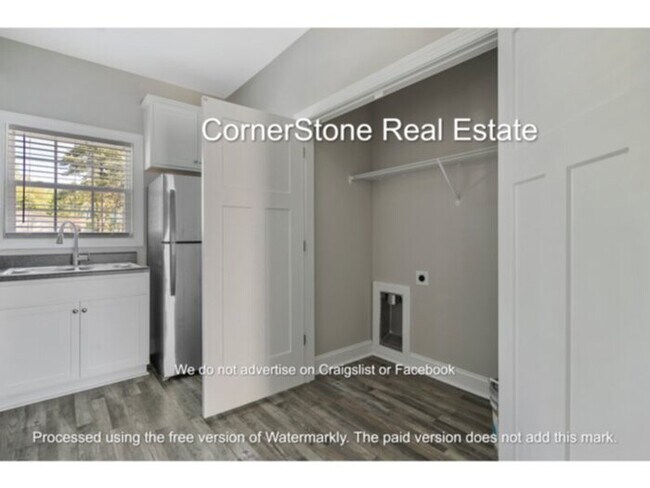 Building Photo - 2848 Little Dr