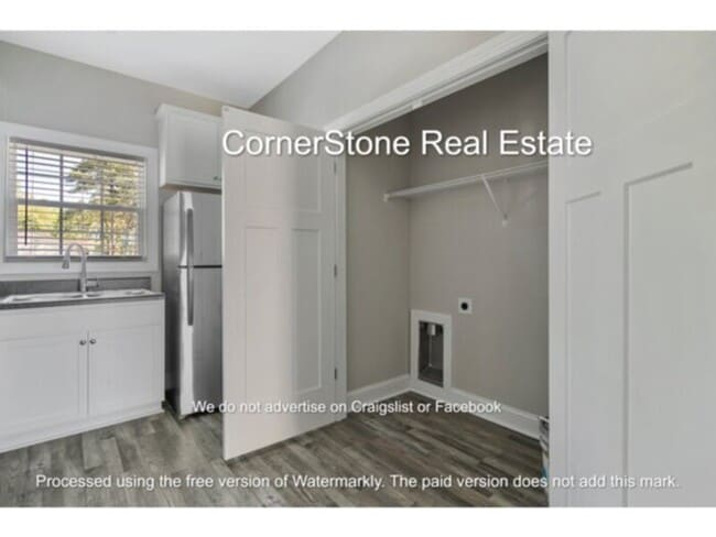 Building Photo - 2856 Little Dr