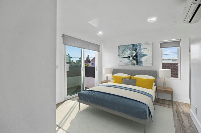 Building Photo - 850 N Van Ness Ave
