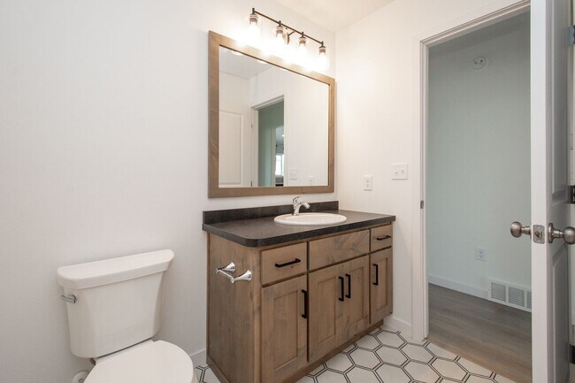Building Photo - 4 Bed 3 Bath Single Family Home