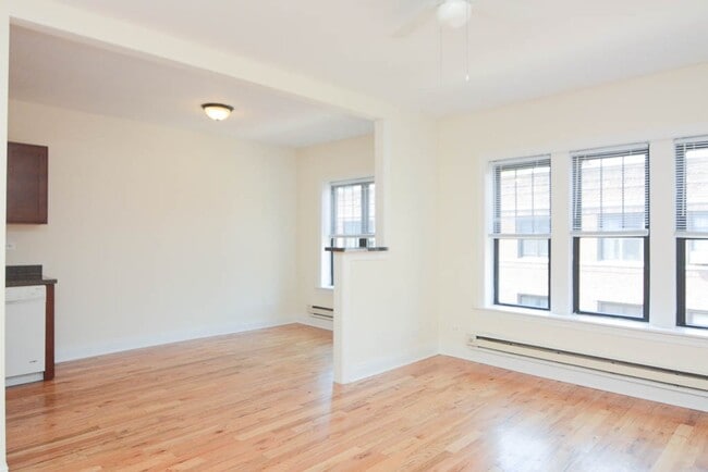 Building Photo - 631 W Cornelia