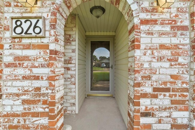 Building Photo - 826 Seacliff Dr