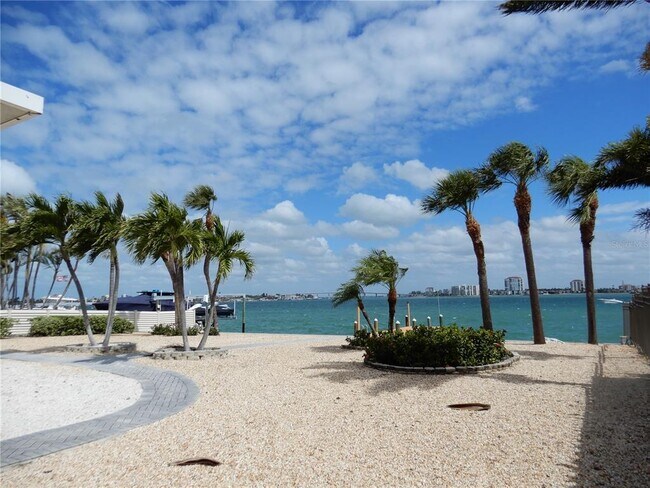 Building Photo - 337 1st St W