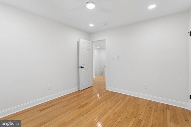 Building Photo - 911 Chanticleer
