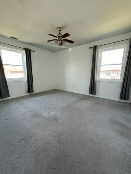 Building Photo - 5820 Wilshire Ct