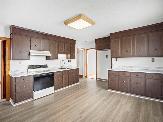 Building Photo - 69 Stowers St