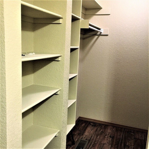 Building Photo - 2830 W Lakewood Dr