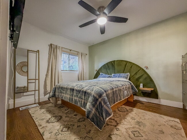 Building Photo - Cozy FURNISHED or  Unfurnished  2-Bed, 2-Bath Haven  on the creek!
