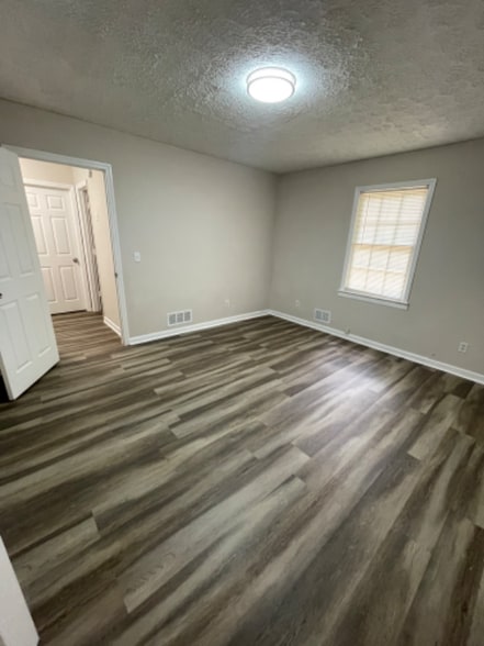 Building Photo - 9245 Colony Dr NW