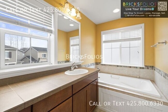 Building Photo - Picture Yourself Living in This East-Facing Bothell Home in the Northshore School District.