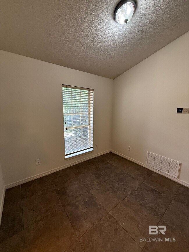 Building Photo - 33701 Rosalia Ave