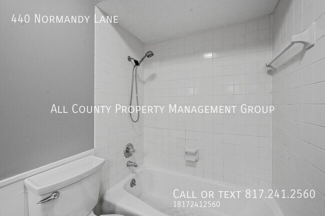 Building Photo - 440 Normandy Ln