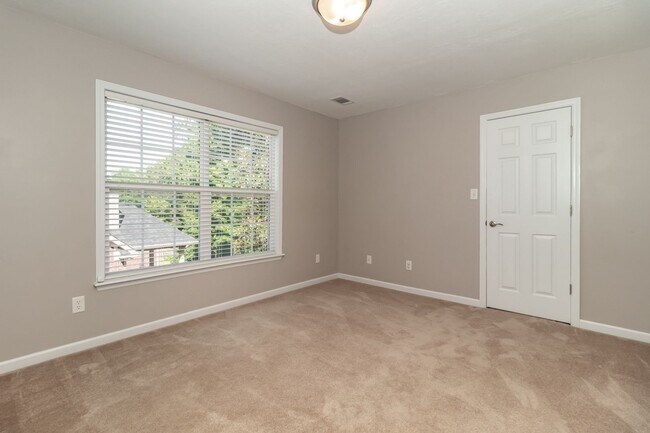 Building Photo - Private, 5 bedroom, 3.5 bath, Evans home-overlooking the woods!