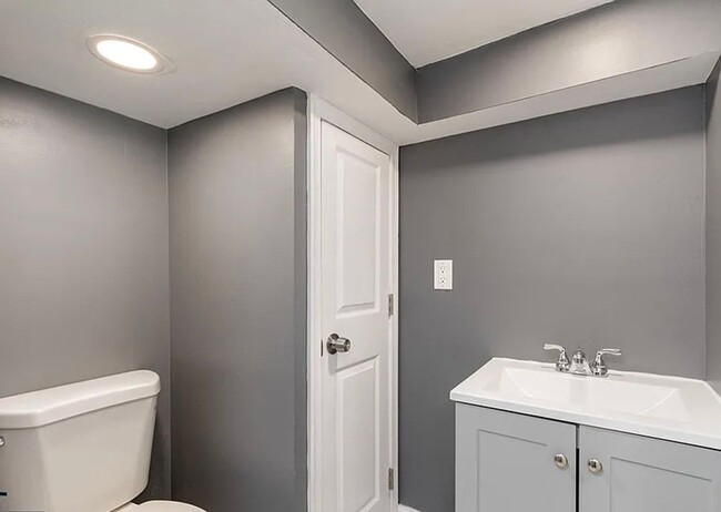 Building Photo - Stylish, Renovated Home Near Downtown Baltimore! W/D! Central Air! Close to Johns Hopkins Main Ca...