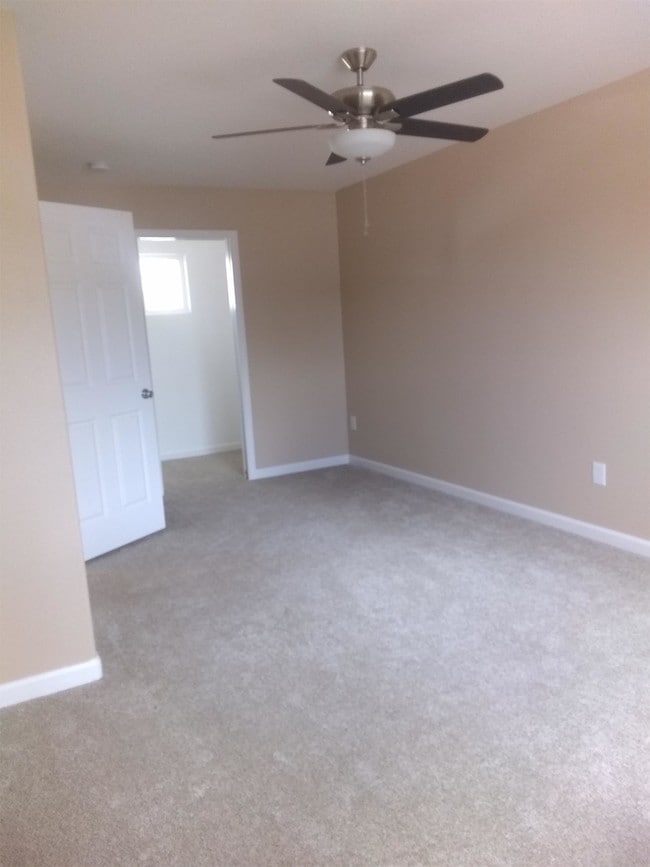 Building Photo - 803 Potter Dr