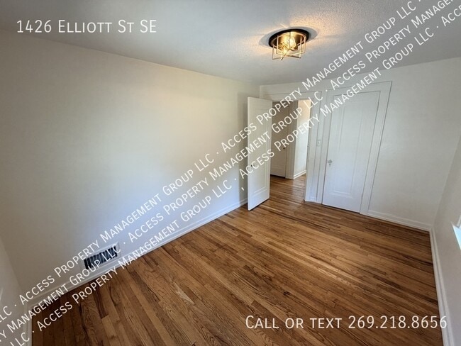 Building Photo - 1426 Elliott St SE