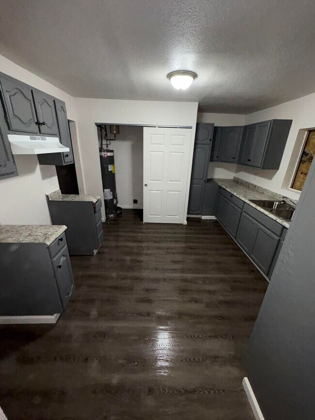 Building Photo - LIMITED TIME**1/2 OFF DEPOSIT**