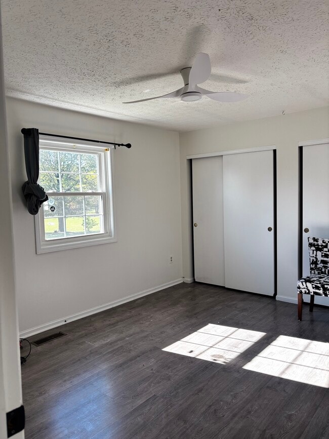 Building Photo - 437 Colony Park Dr