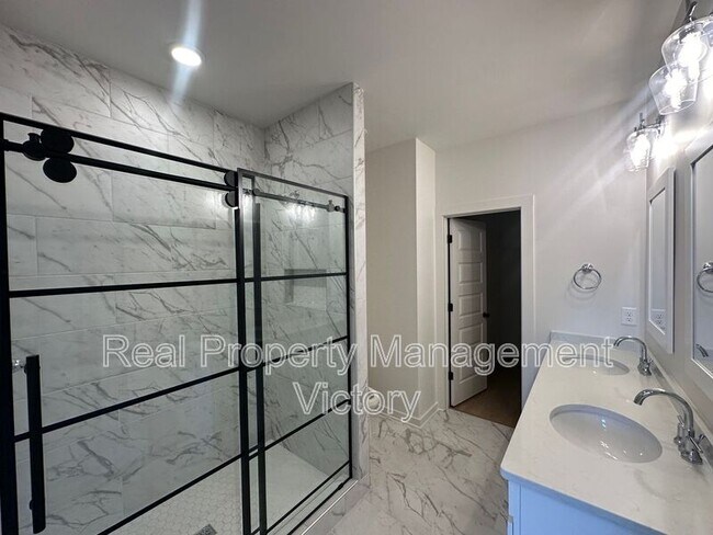 Building Photo - 1108 Windsor Sq