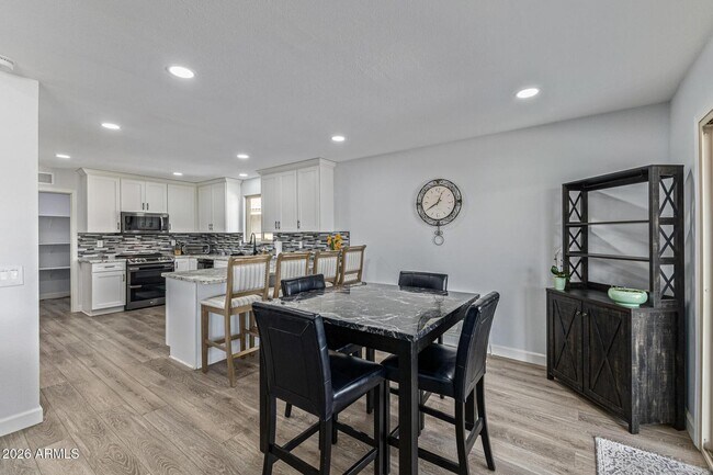 Building Photo - 26241 S Lakemont Dr