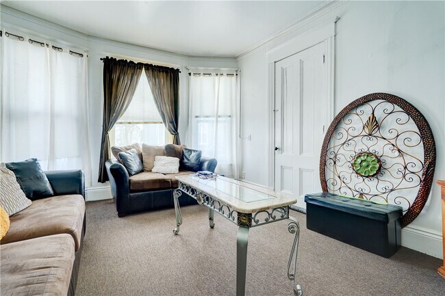 Building Photo - 183 Union St N