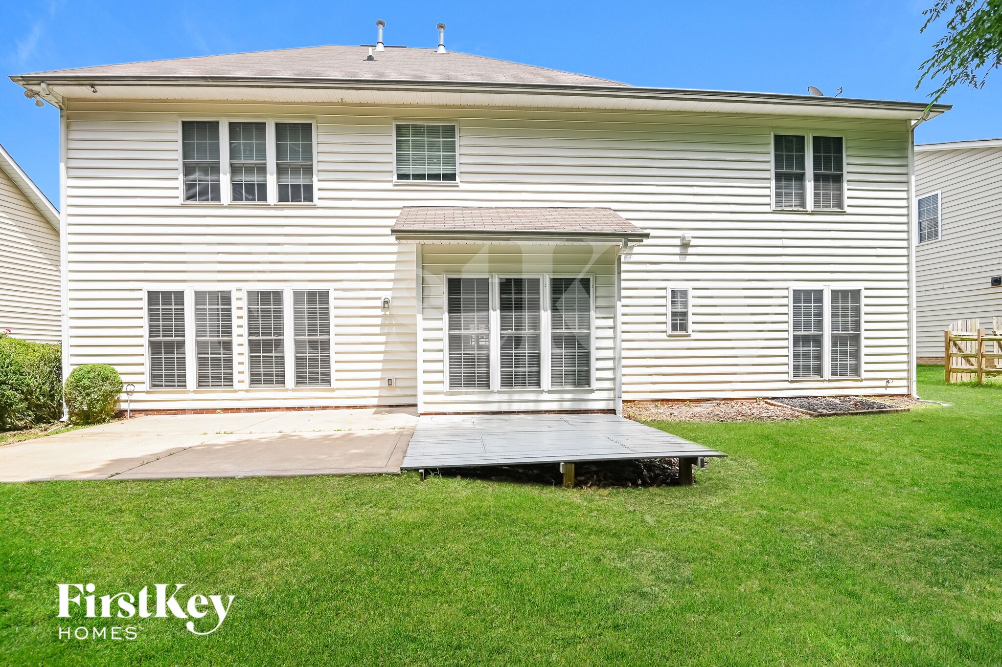 Building Photo - 2424 Coneflower Dr