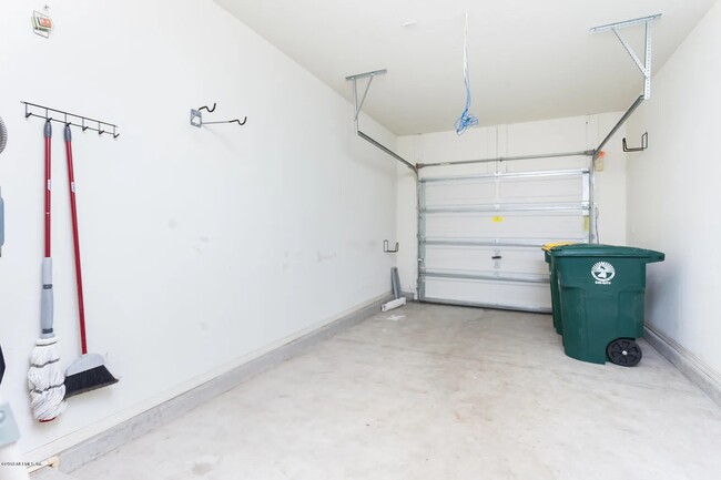 Building Photo - 5924 Bartram Village Dr