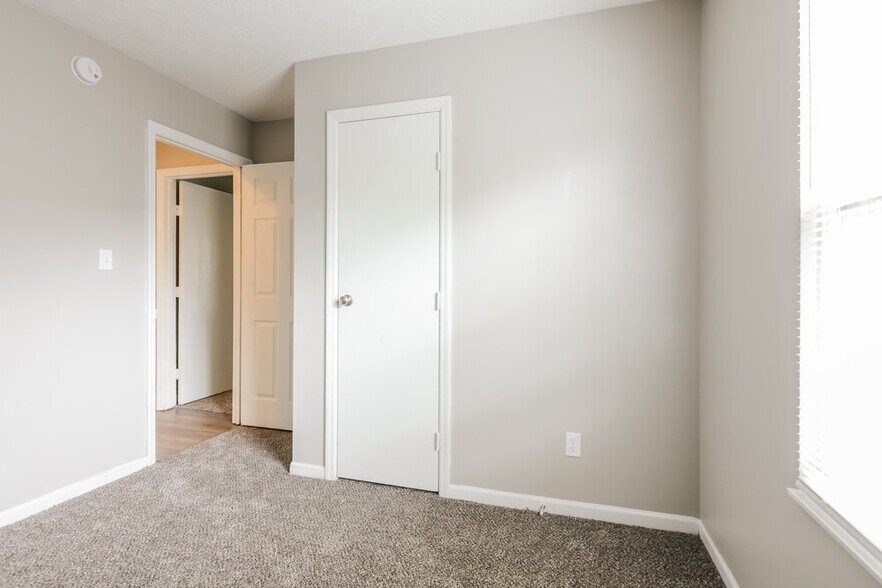 Building Photo - 5722 Pilgrim Dr