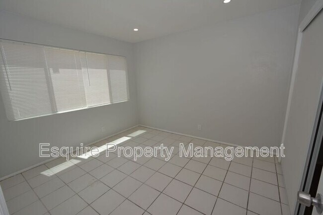 Building Photo - 951 W Cedar Ct
