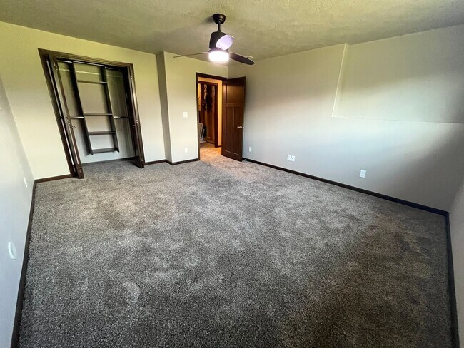 Building Photo - Gorgeous 4 Bed/3 Bath Home in Great Location!