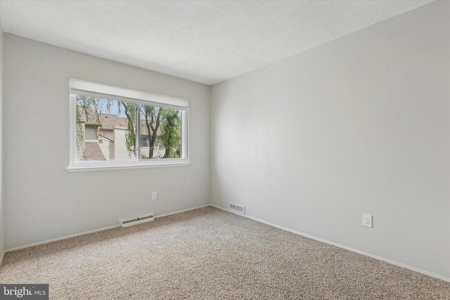 Building Photo - 102 Revere Dr