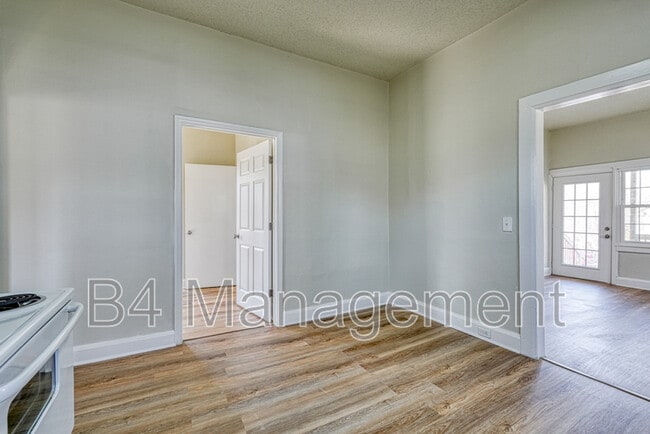 Building Photo - 555 W Peachtree St