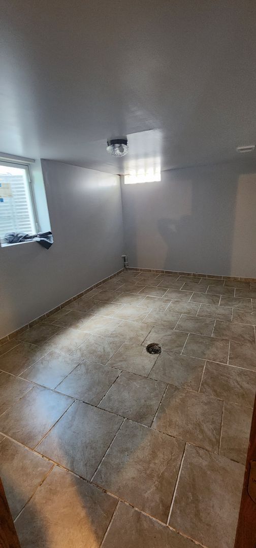 Building Photo - 3/4 bedroom house