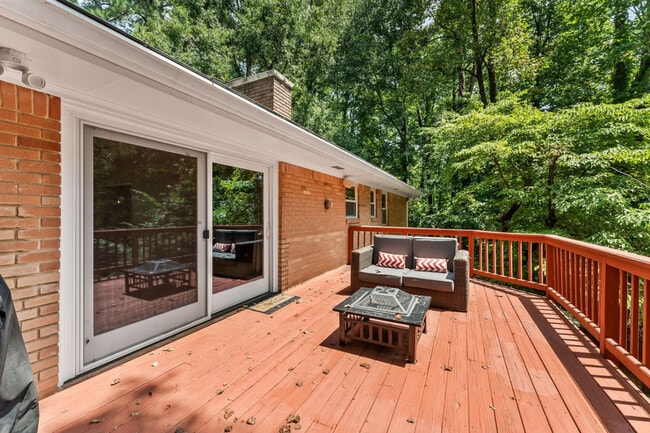 Building Photo - 1618 Cooper Lake Rd SE