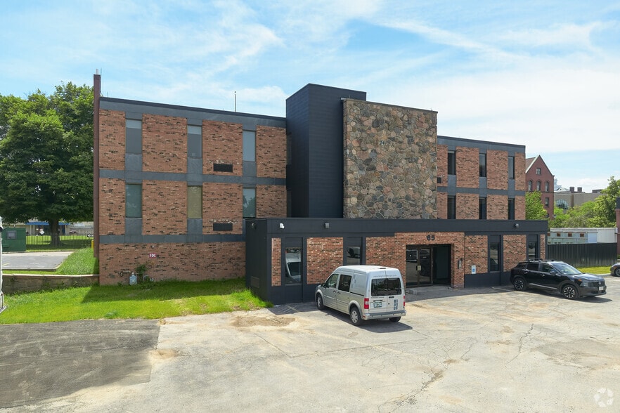 Building Photo - 65 College Ave