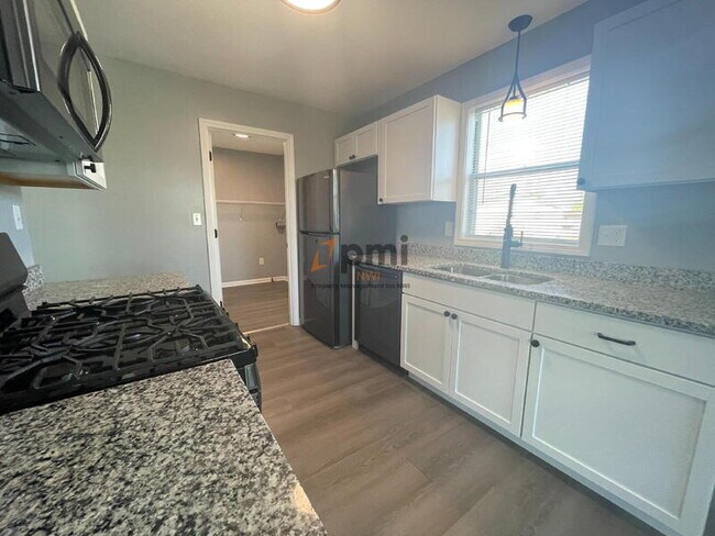 Building Photo - 5930 Fiesta Ave
