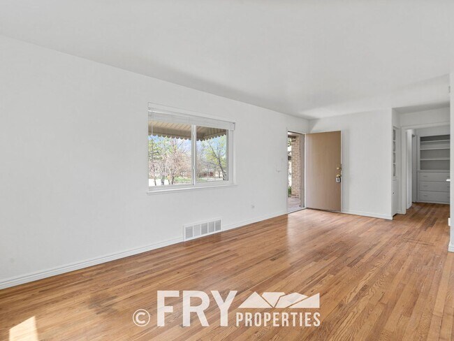 Building Photo - Updated Home near Downtown Denver