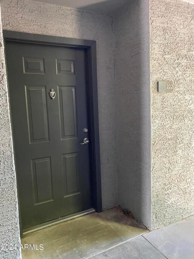 Building Photo - 2025 E Campbell Ave