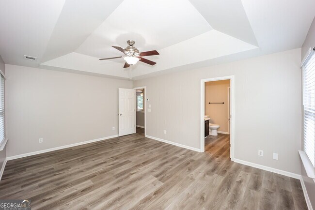 Building Photo - 2080 Valley Creek Dr