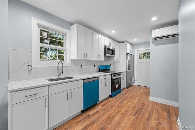 Building Photo - 2118 Quimby Ave